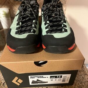 NWOT Black Diamond Women's Technician Pro Shoes